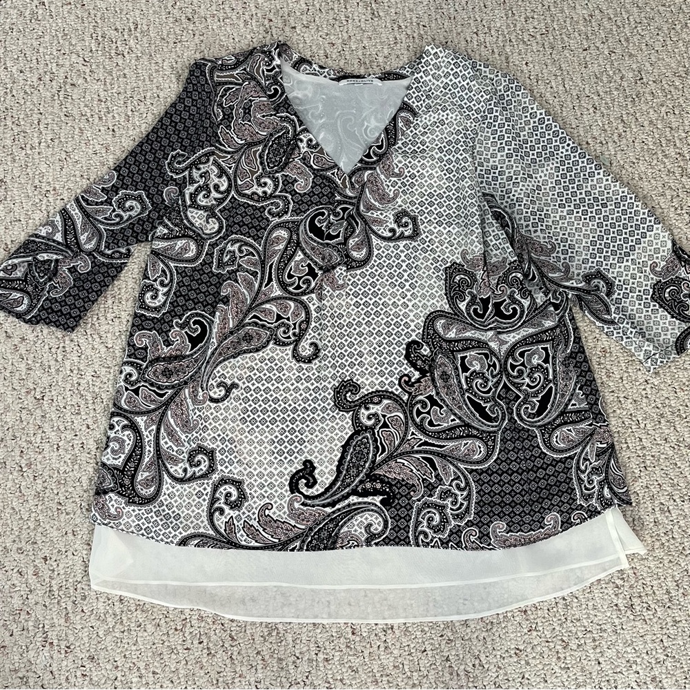 Rose + Olive Blouse Womens 2X Black & Cream with pink. Sheer Hem 3/4 Sleeve Top